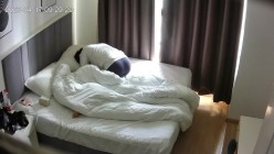 酒店偷拍大学生情侣洛丽塔乖乖女换上白丝女仆装脚踩男友脸挨操恶搞男友穿上女仆装 截图4