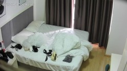 酒店偷拍大学生情侣洛丽塔乖乖女换上白丝女仆装脚踩男友脸挨操恶搞男友穿上女仆装 截图13