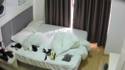 酒店偷拍大学生情侣洛丽塔乖乖女换上白丝女仆装脚踩男友脸挨操恶搞男友穿上女仆装 截图15