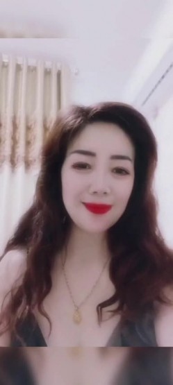 抖音 骚姨 ：梅花不定时直播 。越老越有味道，每天和阿姨裸聊，揉着胸自慰，太骚了 截图3