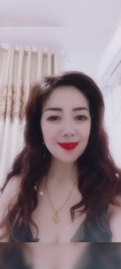抖音 骚姨 ：梅花不定时直播 。越老越有味道，每天和阿姨裸聊，揉着胸自慰，太骚了 截图5