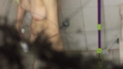 全方位监控！我的大奶女同事，上班偷看她大奶偷拍她上厕所，下班了偷看她洗澡，通透！ 截图10