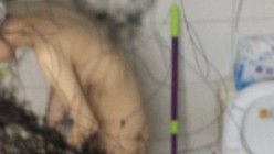 全方位监控！我的大奶女同事，上班偷看她大奶偷拍她上厕所，下班了偷看她洗澡，通透！ 截图16