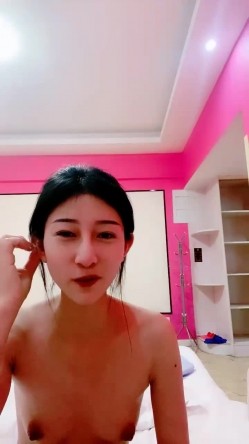平胸界的天花板，【00小馒头】，明星脸~神似女星江疏影~特写掰逼，抠穴自慰，湿润的蝴蝶逼 截图10