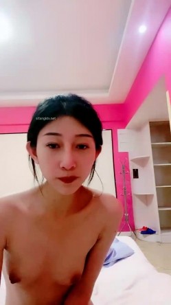 平胸界的天花板，【00小馒头】，明星脸~神似女星江疏影~特写掰逼，抠穴自慰，湿润的蝴蝶逼 截图13