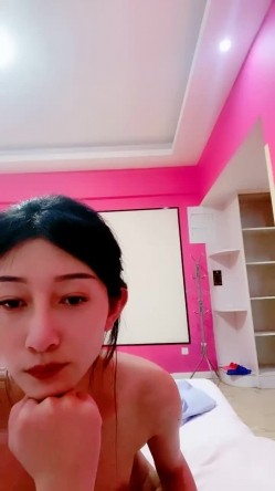 平胸界的天花板，【00小馒头】，明星脸~神似女星江疏影~特写掰逼，抠穴自慰，湿润的蝴蝶逼 截图15