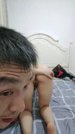 韵味十足的轻熟女，长得不错被猥琐大叔道具自慰插穴，后入打桩，快速打桩内射，打扫战场 截图9