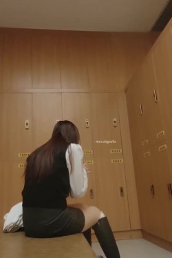 重庆融汇温泉更衣室偷拍视频完整版男子伙同女友偷拍大量女宾入浴更衣视频！ 截图9