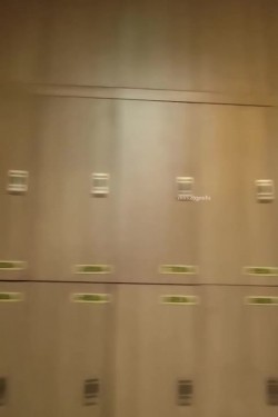 重庆融汇温泉更衣室偷拍视频完整版男子伙同女友偷拍大量女宾入浴更衣视频！ 截图16