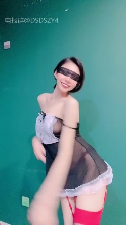 ️骚浪母狗【妮妮老师】熟妇情趣网袜塞跳蛋裸舞口爆大力猛操 截图5