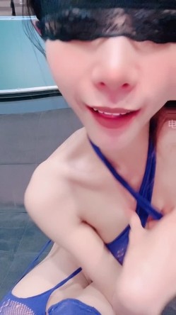 ️骚浪母狗【妮妮老师】熟妇情趣网袜塞跳蛋裸舞口爆大力猛操 截图9