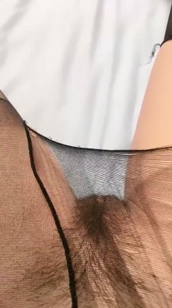 新人！美女主播被干了~【希希】黑丝长腿~疯狂啪啪~过瘾~！ 截图3
