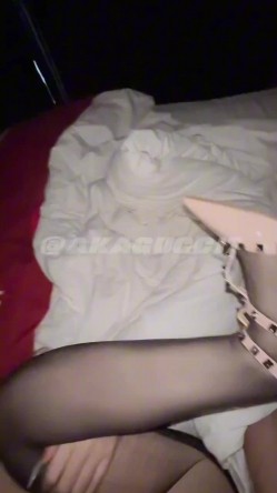 人生赢家推特调教大佬AKAGUCCI7绝版私拍，各种小母狗车模学姐台妹，人前女神175车模卖力口交 截图15