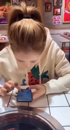 全网稀缺资源 高端淫妻私密群内部福利 淫乱优质女神 截图1
