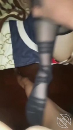 海角女色狼『雅雅想睡亲哥』钻石贴合集，女追男隔层纱 爆操失禁白浆流一床，淫荡的小逼逼被哥哥操喷了一床的尿 截图14