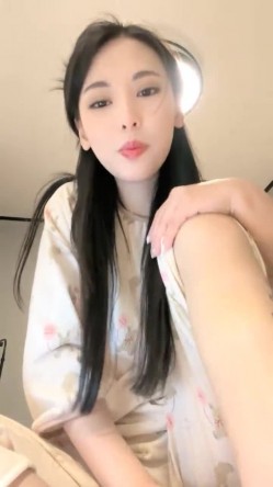 气质女神~【小野师妹】敬业，姨妈期还要出来赚钱~完美展示血逼，刺激不兄弟们？ 截图4