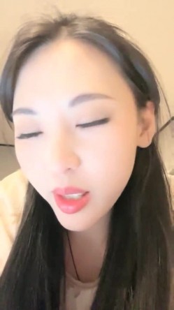 气质女神~【小野师妹】敬业，姨妈期还要出来赚钱~完美展示血逼，刺激不兄弟们？ 截图6
