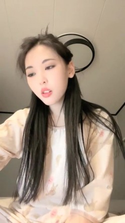 气质女神~【小野师妹】敬业，姨妈期还要出来赚钱~完美展示血逼，刺激不兄弟们？ 截图11