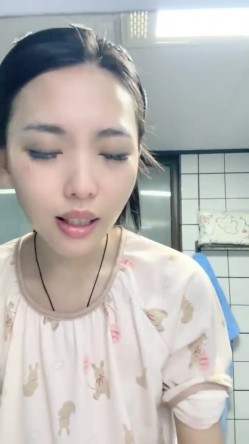 气质女神~【小野师妹】敬业，姨妈期还要出来赚钱~完美展示血逼，刺激不兄弟们？ 截图13