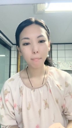 气质女神~【小野师妹】敬业，姨妈期还要出来赚钱~完美展示血逼，刺激不兄弟们？ 截图14