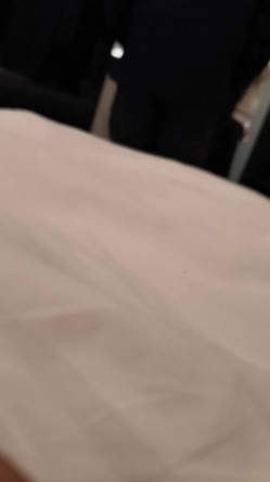 极品淫荡骚母狗！4男一女群P名场面！酒店排着队吃吊，骑乘位边操边舔，后入前后夹击，轮流输出，搞的舒服了 截图1