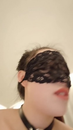 极品淫荡骚母狗！4男一女群P名场面！酒店排着队吃吊，骑乘位边操边舔，后入前后夹击，轮流输出，搞的舒服了 截图3