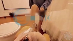 顶级NTR反差婊【淫妻兔兔】付费作品，和单男3P内射、调教吞精喝尿，对话淫荡 截图2