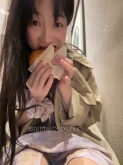 ️sp站极品熟女【yourkeer】穿着开档丝袜在户外商场厕所大胆诱惑自慰骚出天际 截图5