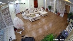 黑客破解网络摄像头监控偷拍 豪宅里贵妇练习瑜伽过程中就被操了 截图5