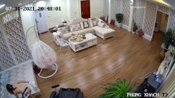 黑客破解网络摄像头监控偷拍 豪宅里贵妇练习瑜伽过程中就被操了 截图10