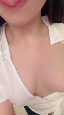 顶级反差小骚货【07清纯美少女】极品身材 长腿美乳 勾引自己男朋友的好兄弟来家偷情啪啪 吃鸡足交 截图10