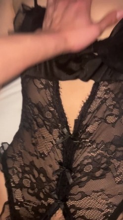 身材苗条邻家妹露脸打炮自拍，阴毛浓密是个反差女，无套后入打桩，高潮脸刺激 截图12