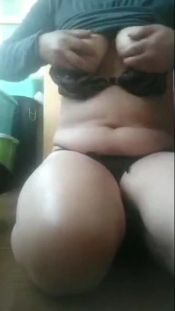 快手：女王独特服装时尚搭配穿搭 -- 丰乳肥臀的大姐姐，这身材实在是丰满，店里发骚自慰！ 截图4