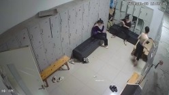 舞蹈班《监控破解》偷拍多位美女学员后台换衣服 截图16