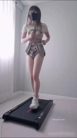 大奶肥臀少女福利姬【小小Q】羞耻露出，穿着贞操裤在跑步机上运动 截图9