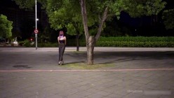 大波翘臀少女福利姬【小小Q】羞耻露出，LED项圈黑色透视洋装，街道极限露出 截图10