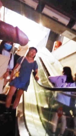 黑虎露出系列 牛人街头露JB对着年轻貌美的妹子打飞机 高颜值高画质 心脏巨大之人 截图6