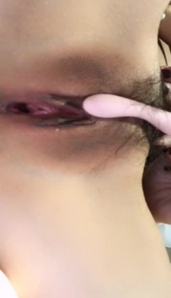 声音好听苗条身材妹子自慰秀 红色内衣慢慢脱掉振动棒道具JJ抽插 很是诱惑不要错过 截图9
