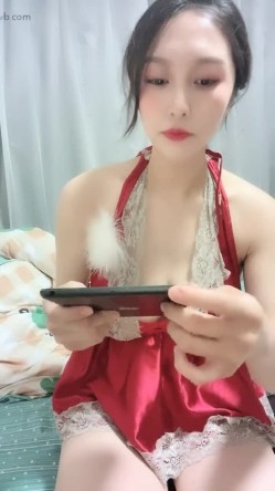猎奇圈内部分享热门视频极品大奶子哺乳期的奶妈疯狂露出自摸挑逗赚奶粉钱 截图2