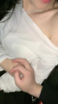 【Avove】系列合集，野战爱好者，带着炮友各地留精，最爱无毛肥逼包臀裙肉丝 截图1