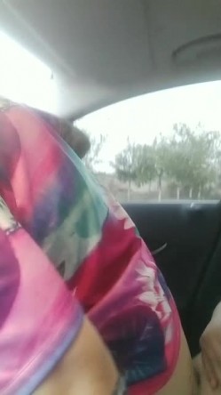 理发店老板娘出来车震：你踩着油门我息不了火啊。 牛逼，开着车大战，屁股坐得真大声！ 截图5