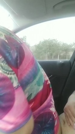 理发店老板娘出来车震：你踩着油门我息不了火啊。 牛逼，开着车大战，屁股坐得真大声！ 截图9