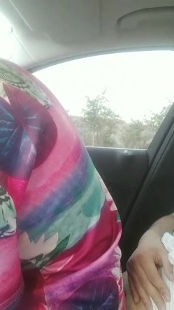 理发店老板娘出来车震：你踩着油门我息不了火啊。 牛逼，开着车大战，屁股坐得真大声！ 截图12