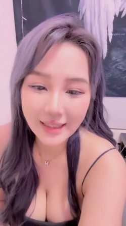 波霸巨乳混血女神！【菲妮】两个奶子晃的眼花~真想吸啊 肥美诱人！肉感十足！浪叫不断！真是个不错的炮架子！ 截图5