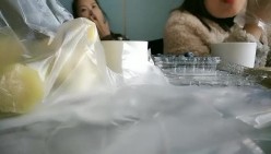 【良家故事】，跟着大神学泡良，扮土豪同时勾搭几个良家，广撒网总有中招的，酒店里抠逼操穴，让淫妇满意而归，牛逼翻了 截图3