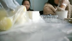 【良家故事】，跟着大神学泡良，扮土豪同时勾搭几个良家，广撒网总有中招的，酒店里抠逼操穴，让淫妇满意而归，牛逼翻了 截图5