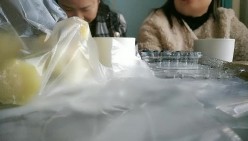 【良家故事】，跟着大神学泡良，扮土豪同时勾搭几个良家，广撒网总有中招的，酒店里抠逼操穴，让淫妇满意而归，牛逼翻了 截图10