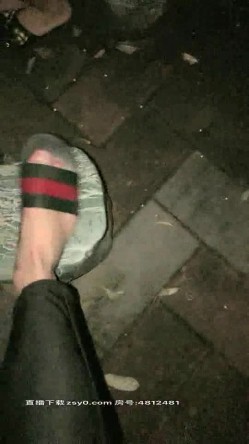 寂寞夜玩刺激户外公园勾引陌生人公厕口交跪舔 勾搭个屌丝男回家激烈啪啪 无套爆操 骑乘交合抽插特写 截图4