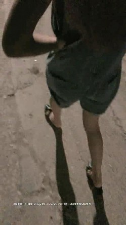 寂寞夜玩刺激户外公园勾引陌生人公厕口交跪舔 勾搭个屌丝男回家激烈啪啪 无套爆操 骑乘交合抽插特写 截图6