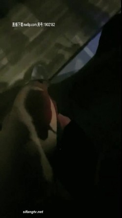 好身材的直播小姐姐户外勾引路人去肯德基则所啪啪大战，真妈的刺激 截图9